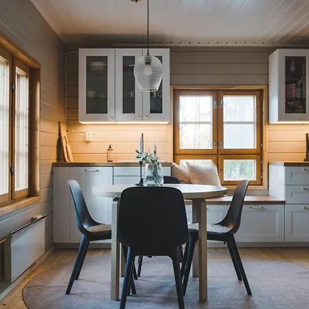 Perinteinen Mökki, Walking Distance From Centre Chalet